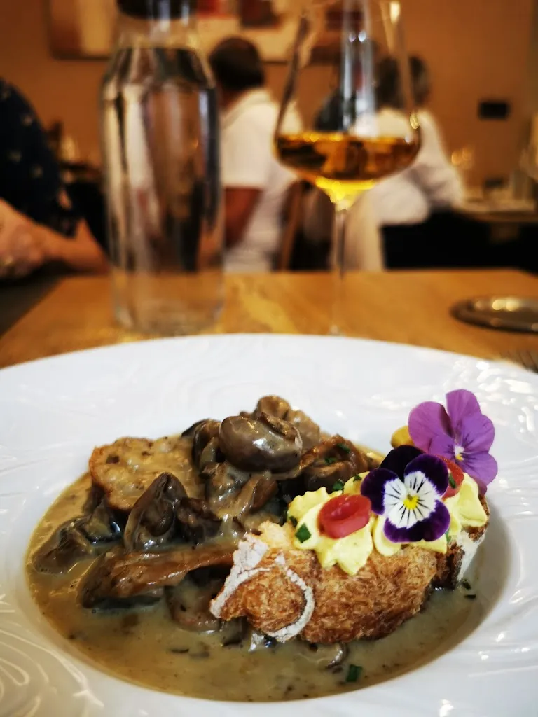 Les Arcades_Arbois_slider_image_3