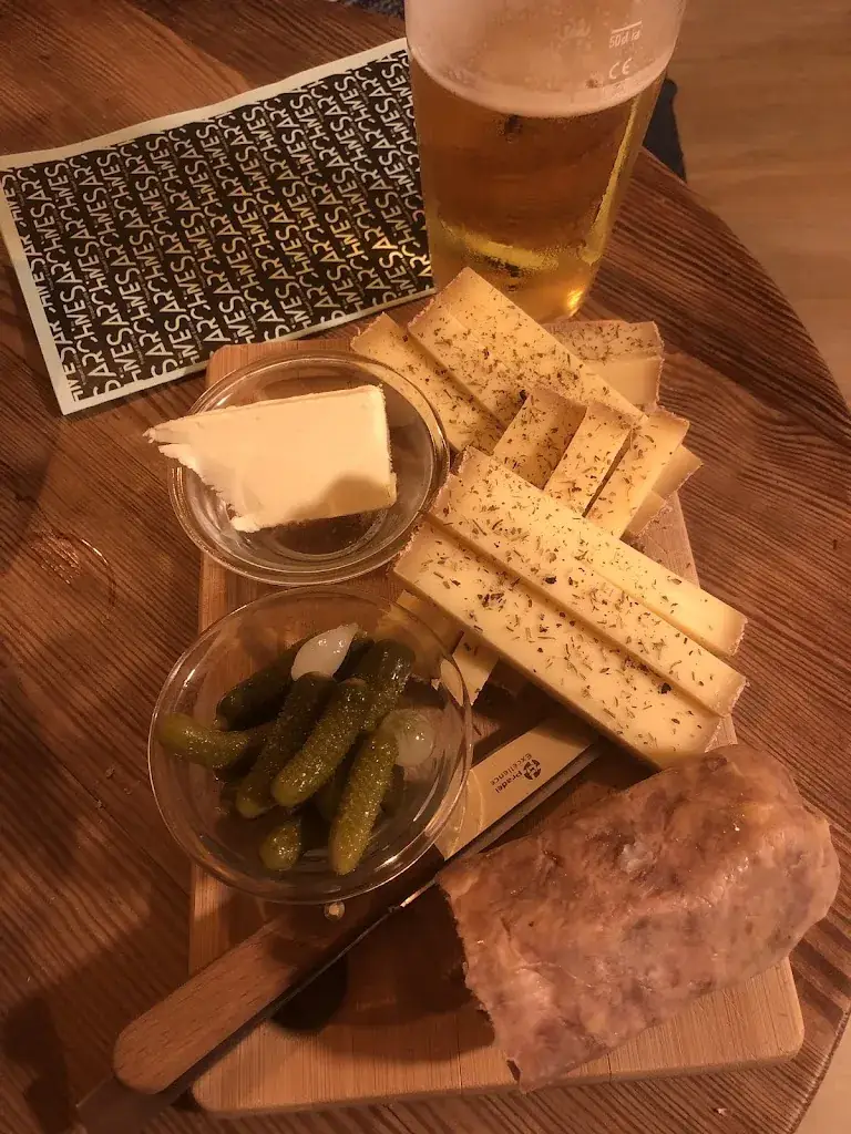 Tony Ashton_Troquet Les Archives_Arbois_review