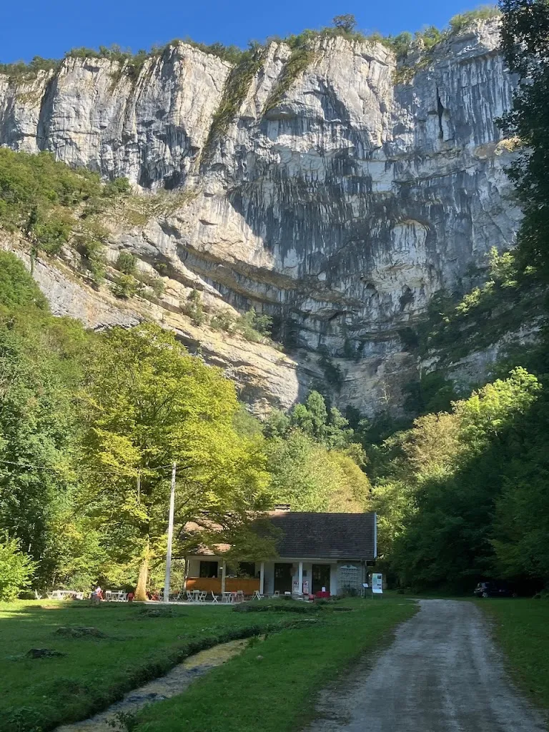 Volker_La Terrasse des Grottes_Planches-près-Arbois_review