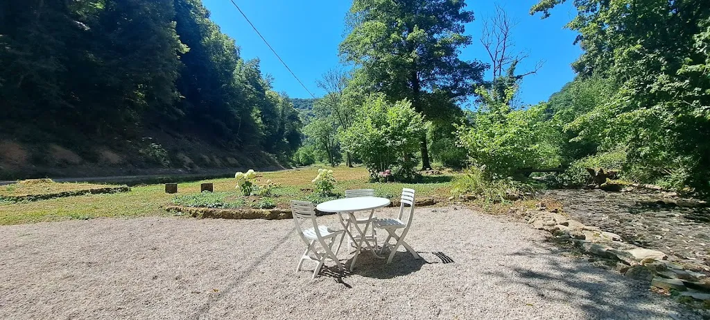 mathieu LM_La Terrasse des Grottes_Planches-près-Arbois_review