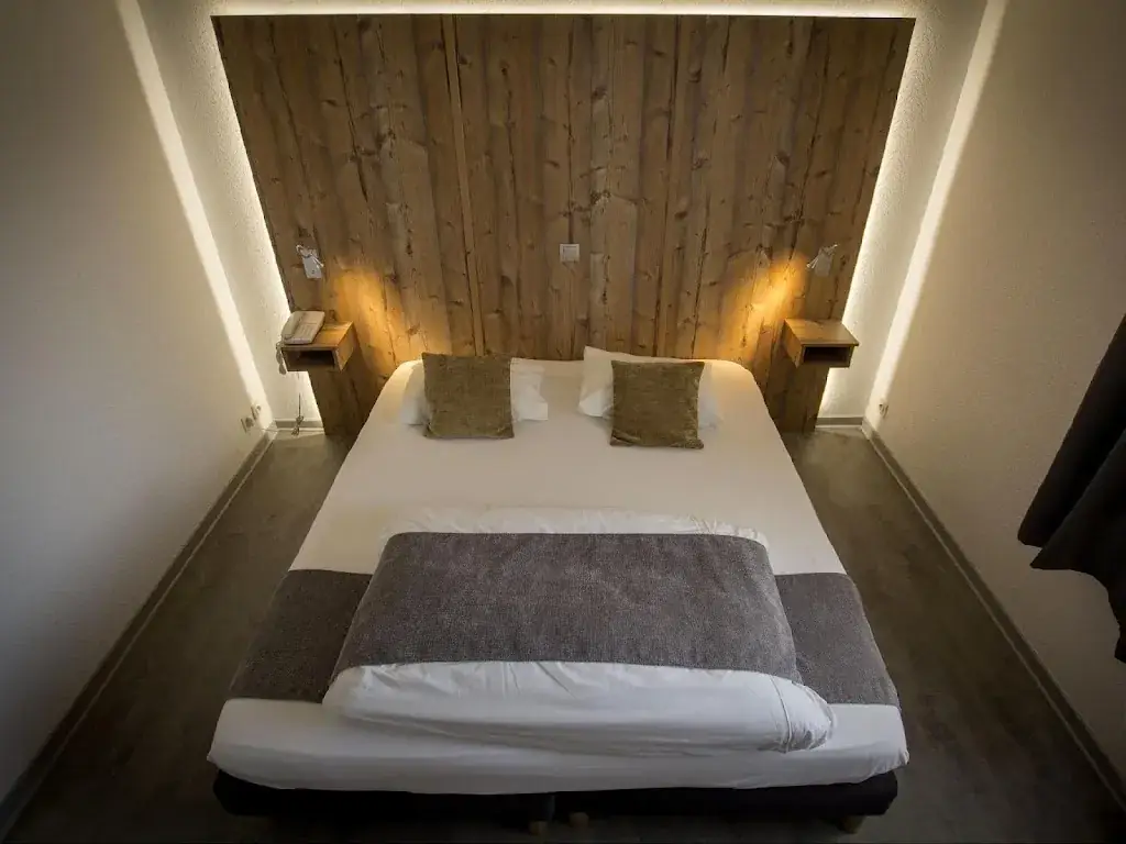 Logis Hôtel des Cépages restaurant à Arbois