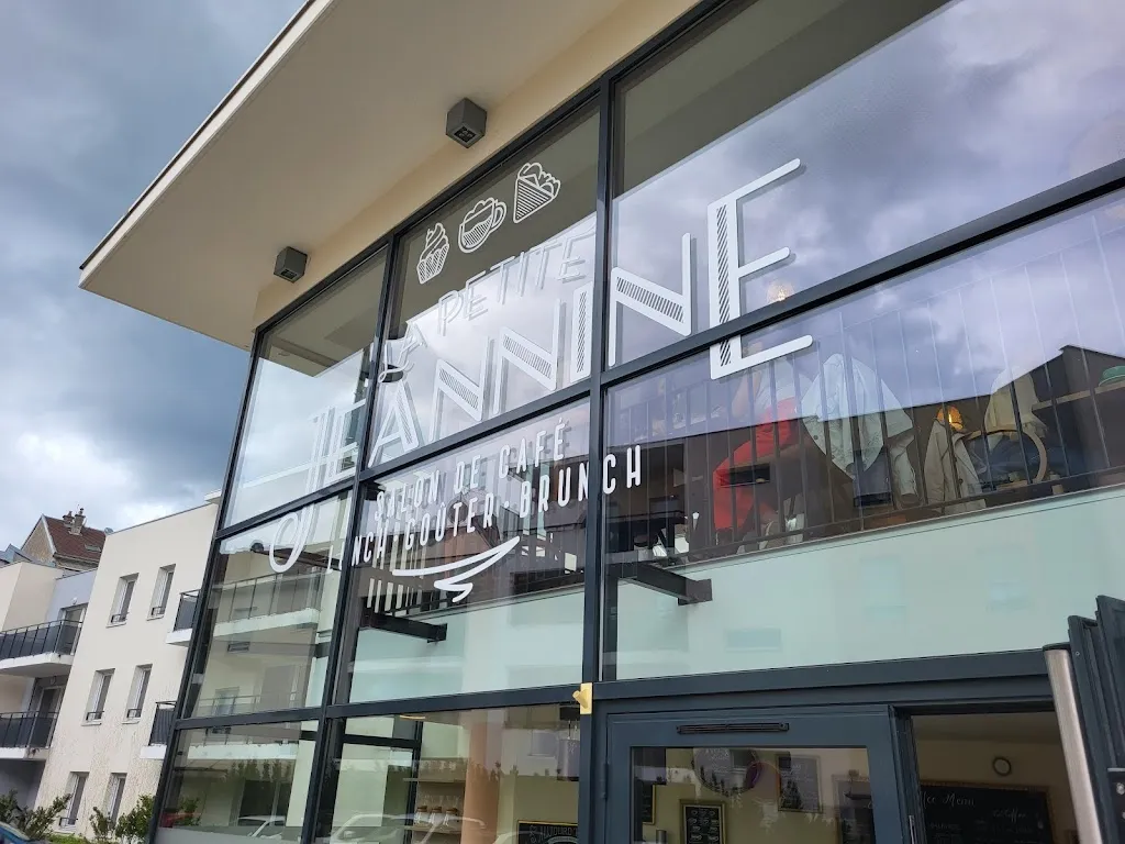 Greg Paquet_La Petite Jeannine_Oyonnax_review