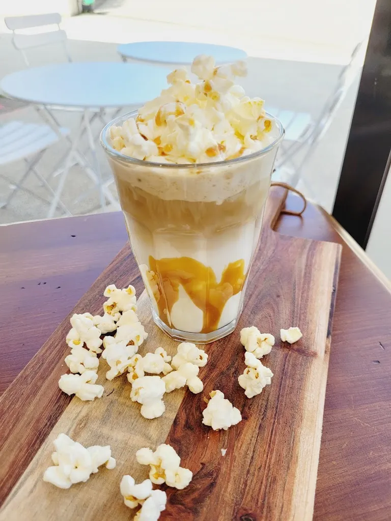 La Petite Jeannine_Oyonnax_slider_image_2