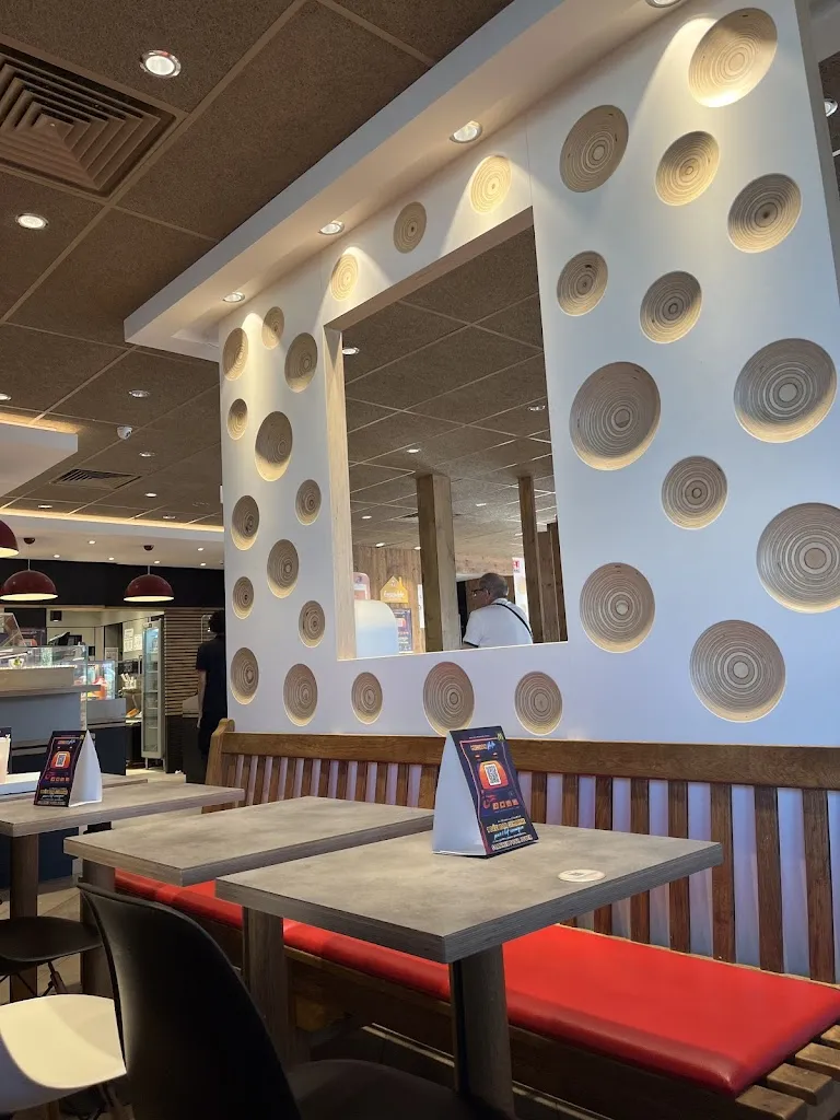 Néoline Innocenti_McDonald's_Andelnans_review