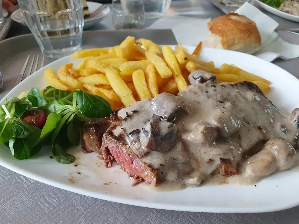 Sandrin Nardin_Cafétéria Super U_Baume-les-Dames_review