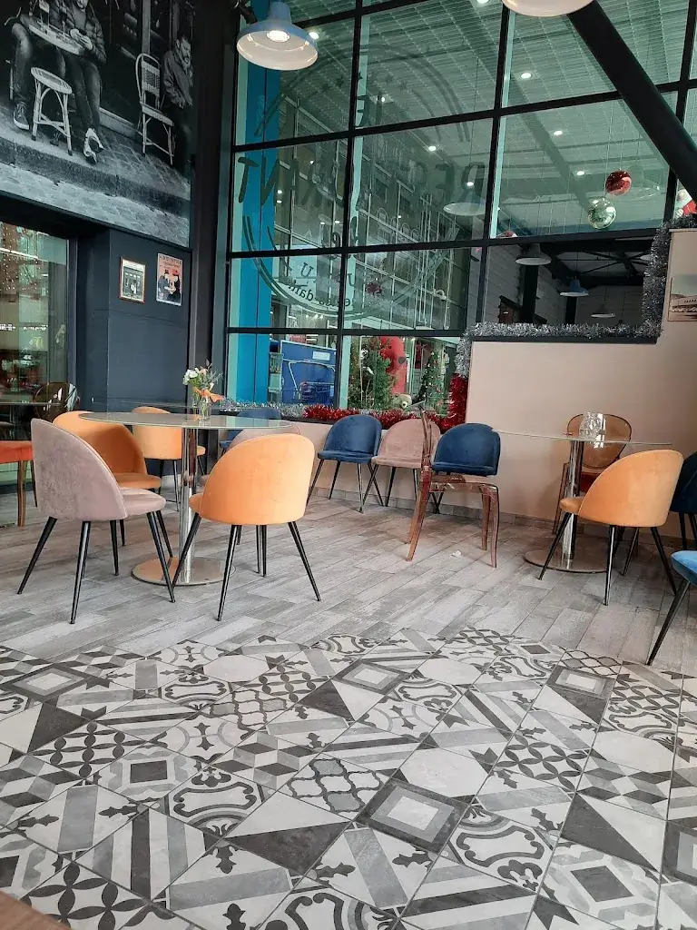 Alexia Mdx_Cafétéria Super U_Baume-les-Dames_review