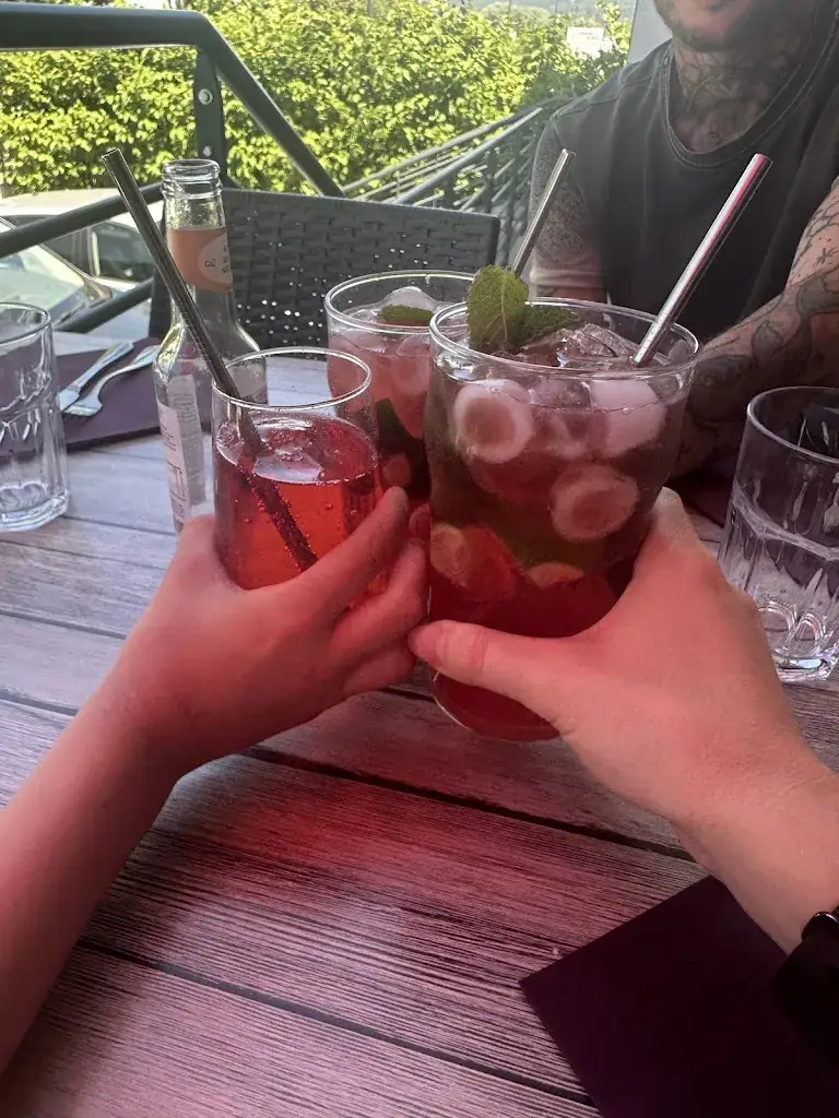 Lau Btn_La Strada_Oyonnax_review