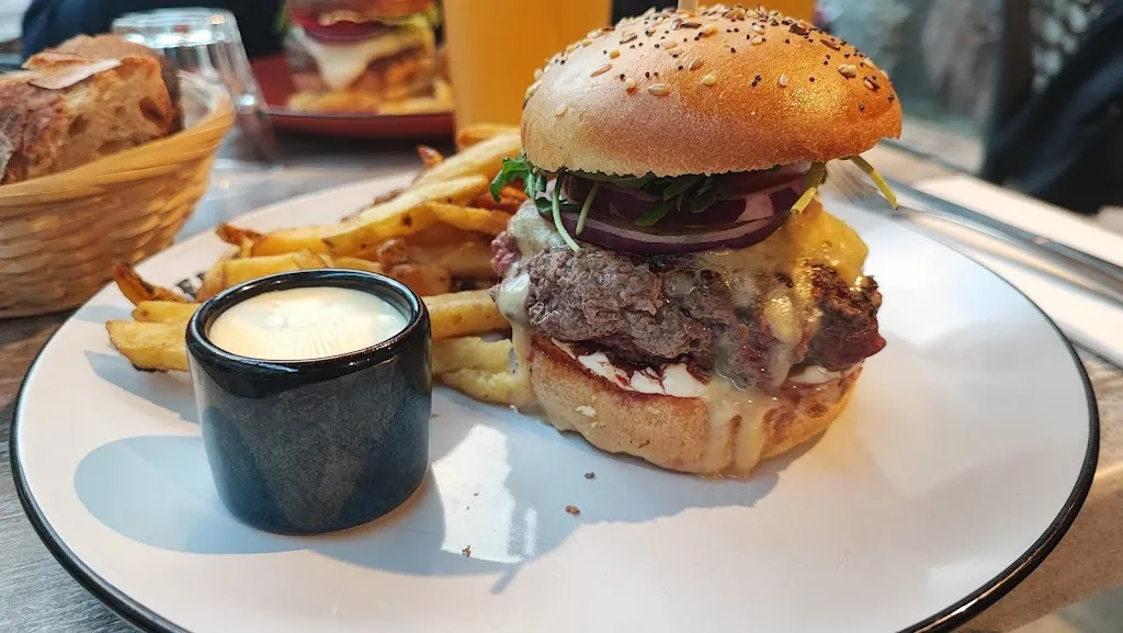 L 'Horloge_Avallon_slider_image_2