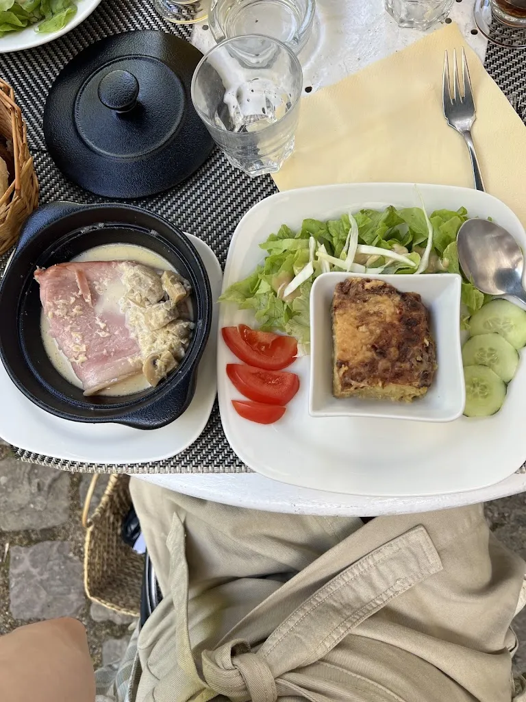 Daria Corrigan_Dame Jeanne - Avallon_Avallon_review