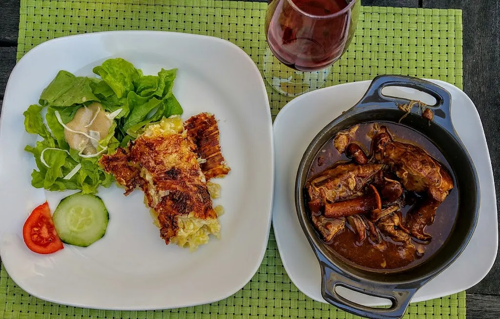 Dame Jeanne - Avallon_Avallon_slider_image_3