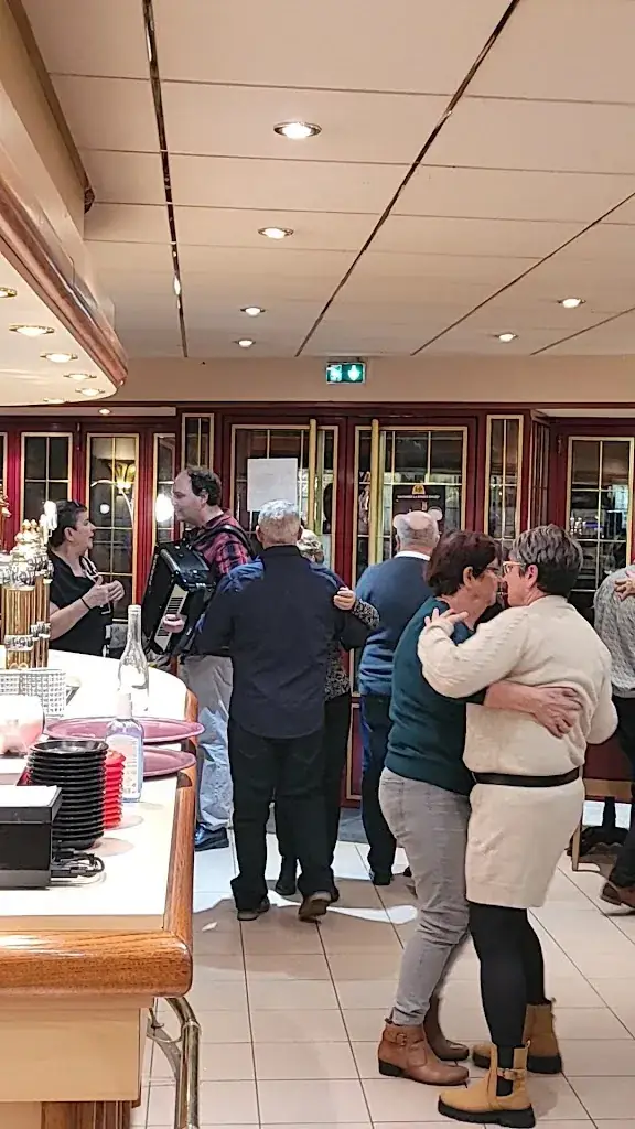 Le Chapeau Rouge_Avallon_slider_image_2