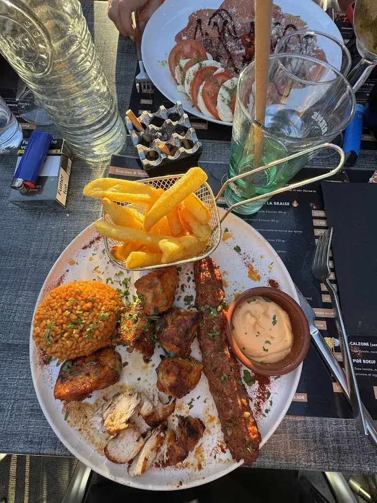 Lucas Guyon_Arsemia Pizzeria & Grillades_Beure_recensione