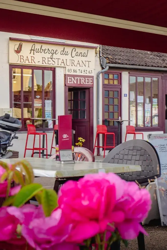 Auberge du Canal_Rogny-les-Sept-Écluses_slider_image_1