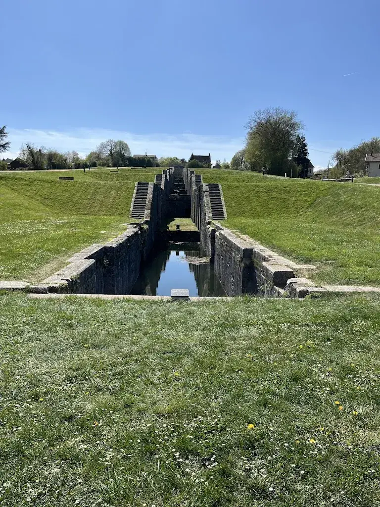 Auberge du Canal_Rogny-les-Sept-Écluses_slider_image_2