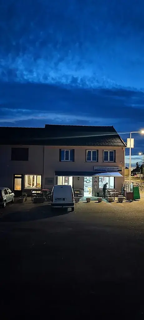 Fatima Zahra_Le Bouclier de Bourgogne_Brazey-en-Plaine_reseña