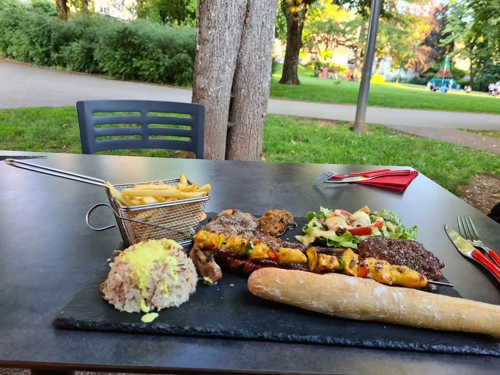 Le Relais Du Parc restaurant in Oyonnax