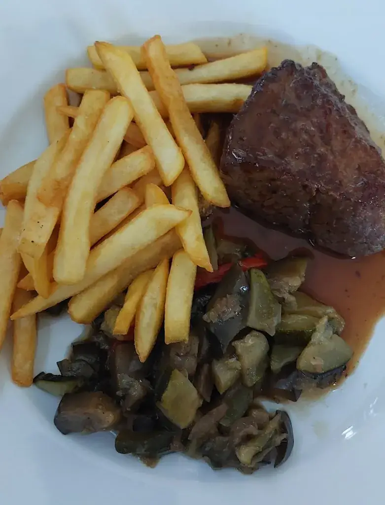 La Guinguette - Bar & Restautant A Table_Cercy-la-Tour_slider_image_3