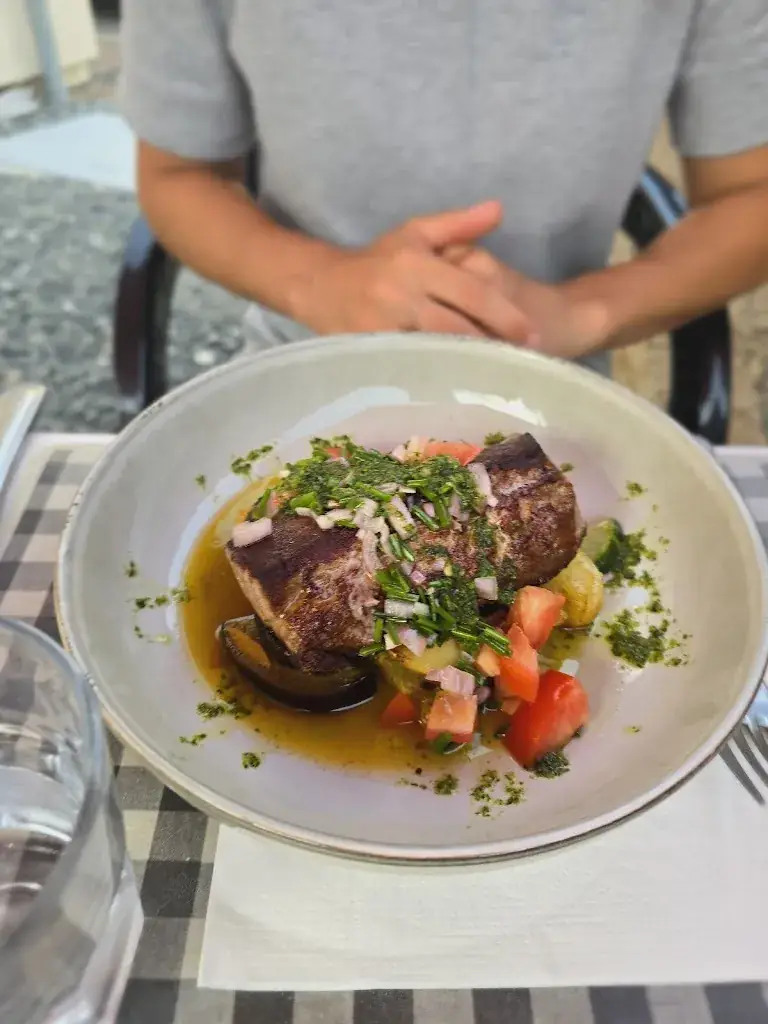 Restaurant A Table_Cercy-la-Tour_slider_image_2