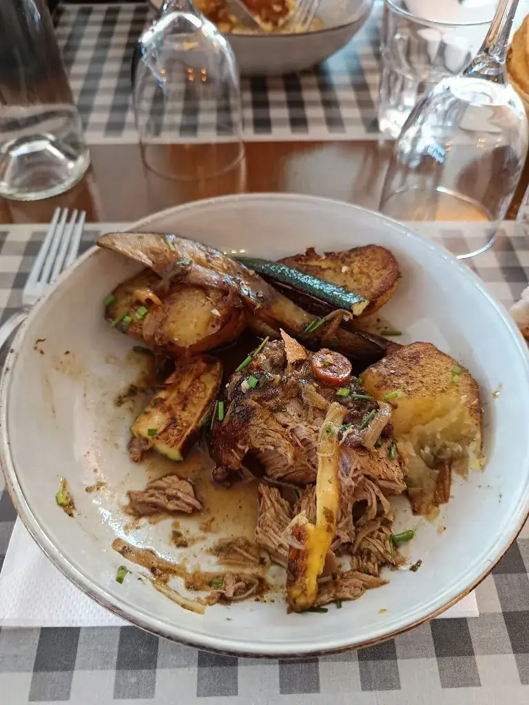 Restaurant A Table_Cercy-la-Tour_slider_image_3