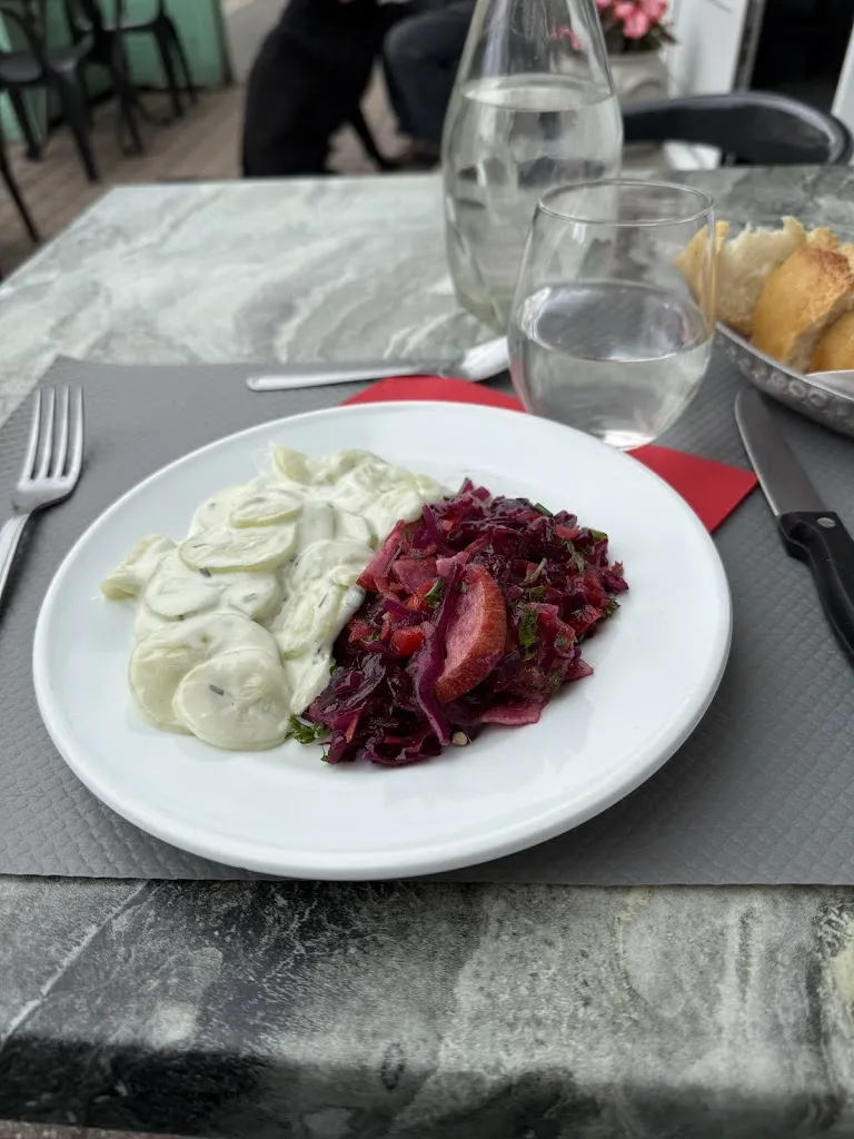 Kevin Moore_Bar Restaurant_Cercy-la-Tour_review