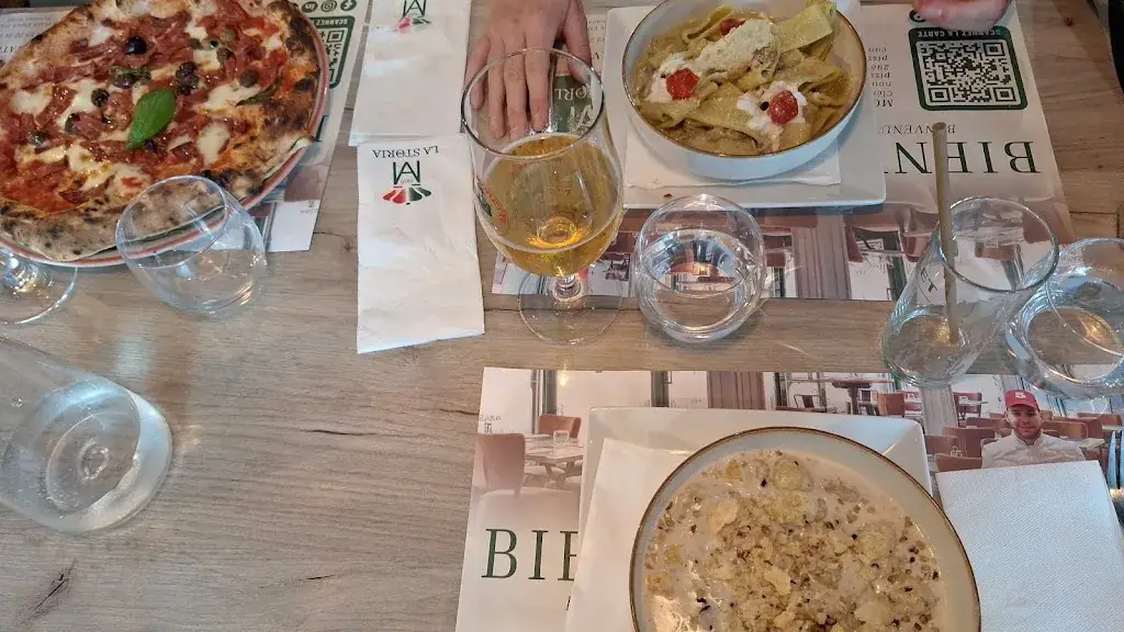 Lucie. FR_La Storia_Oyonnax_Bewertung