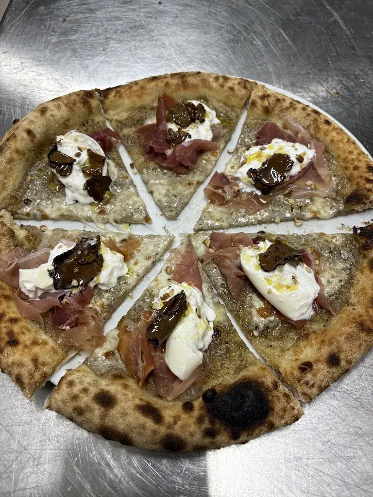 Victoria Gonçalves_pizzeria di nappo_Oyonnax_review