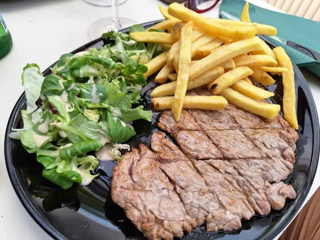 Les Trois C, Bar Du Raisin_Buxy_slider_image_3