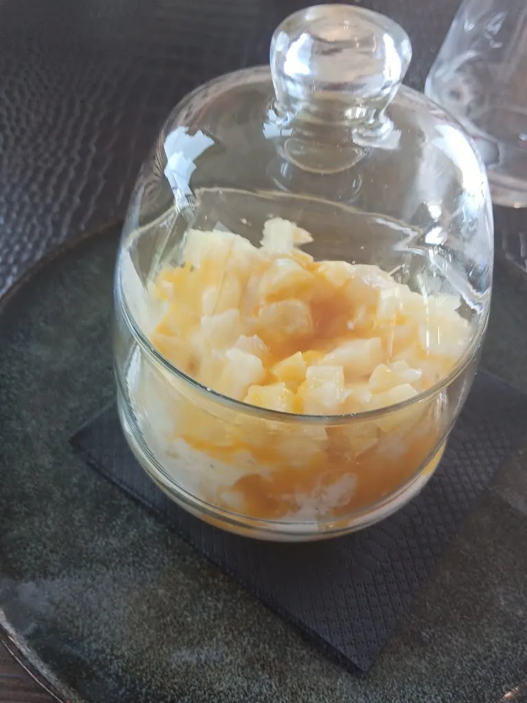 Virginie Dubuis_L’as de trèfle_Bourbon-Lancy_review