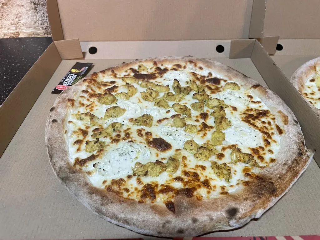 Andiamo Pizza_Bourbon-Lancy_slider_image_3