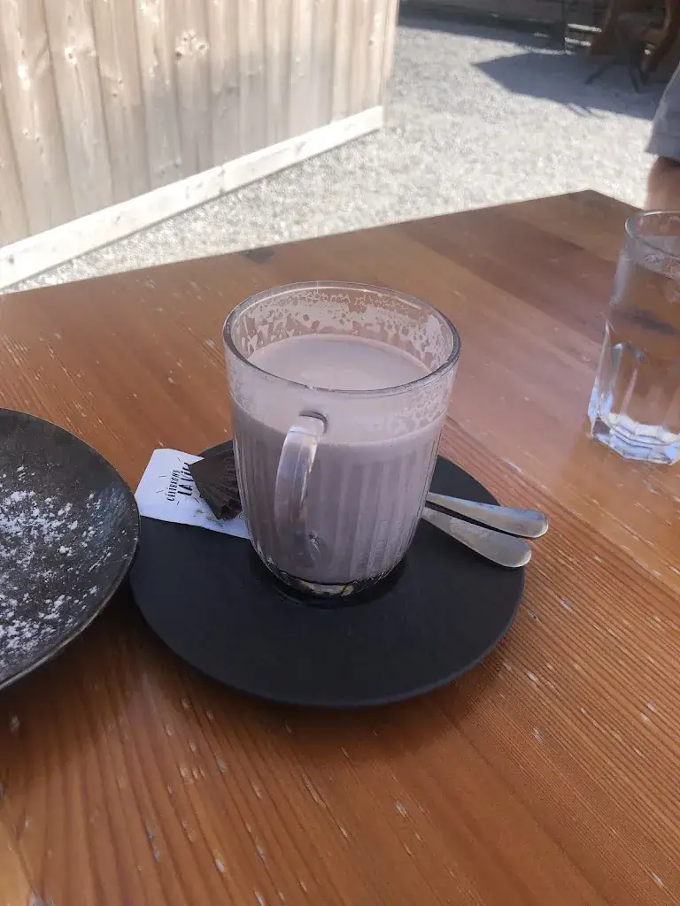 Hallam de Cort_Buvette d'alpage Chez Boudji_Broc_recensione