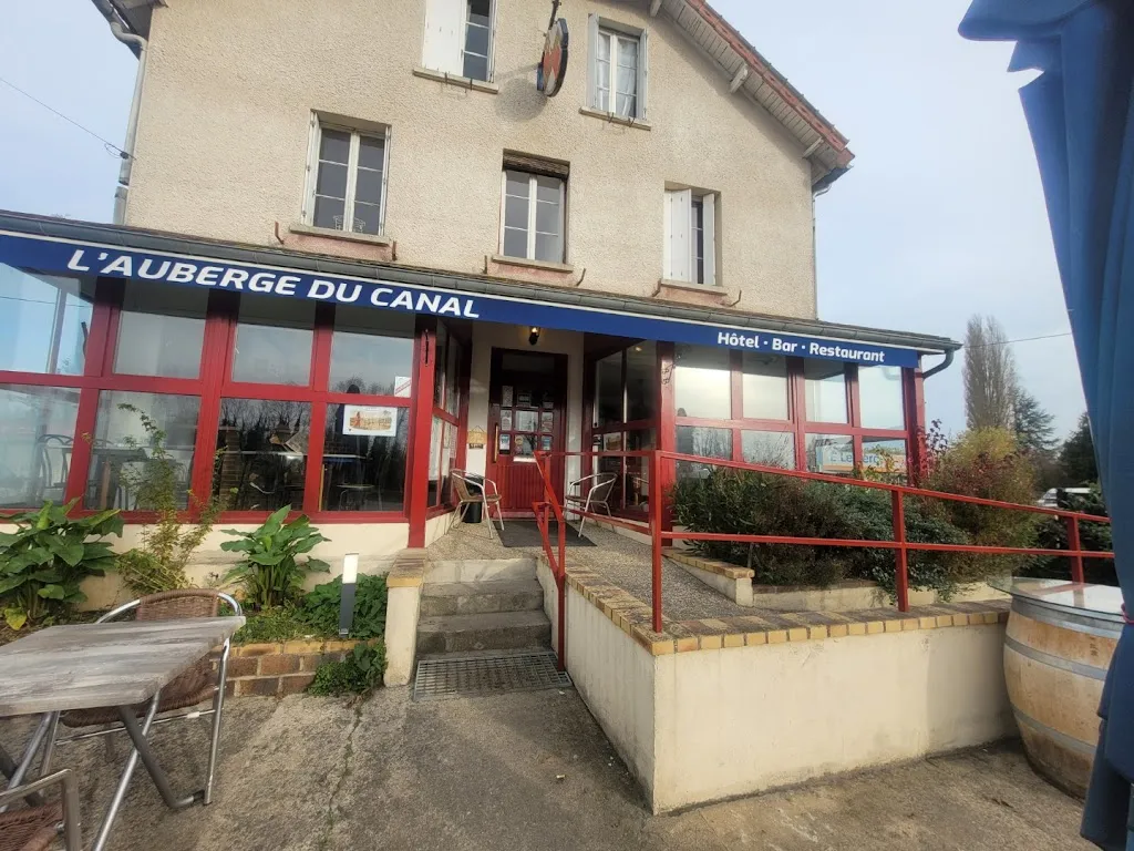 L'Auberge du canal restaurant in Brienon-sur-Armançon