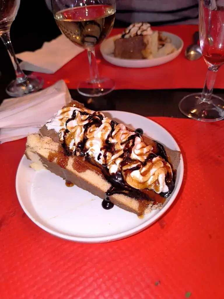 Rachel Claude_Red&Black_Brienon-sur-Armançon_review