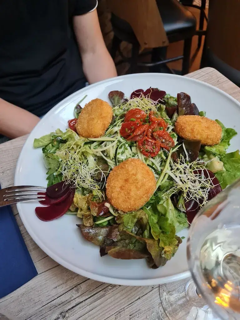 Elif Burgaz_Brasserie au RenDez Vous_Beaune_review