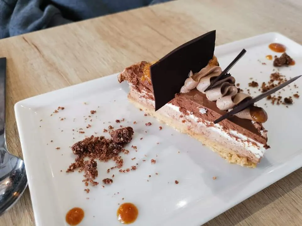 Regina Fugat_Le Béléna_Beaune_review