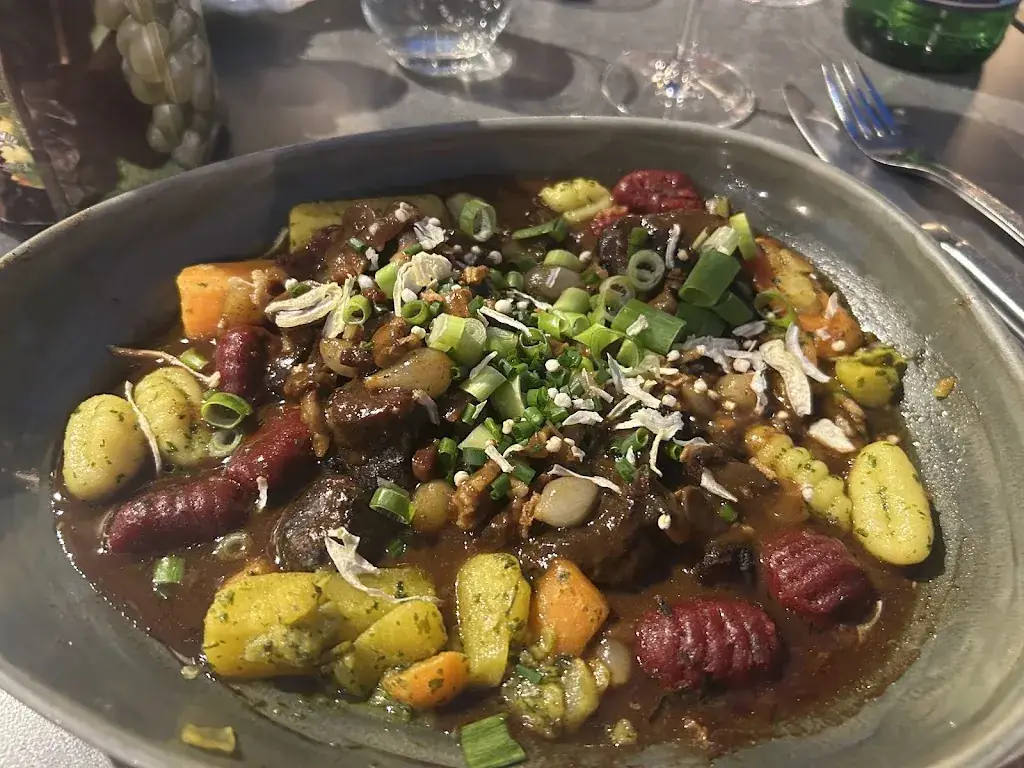 Kartika de Vries_Le Conty_Beaune_review