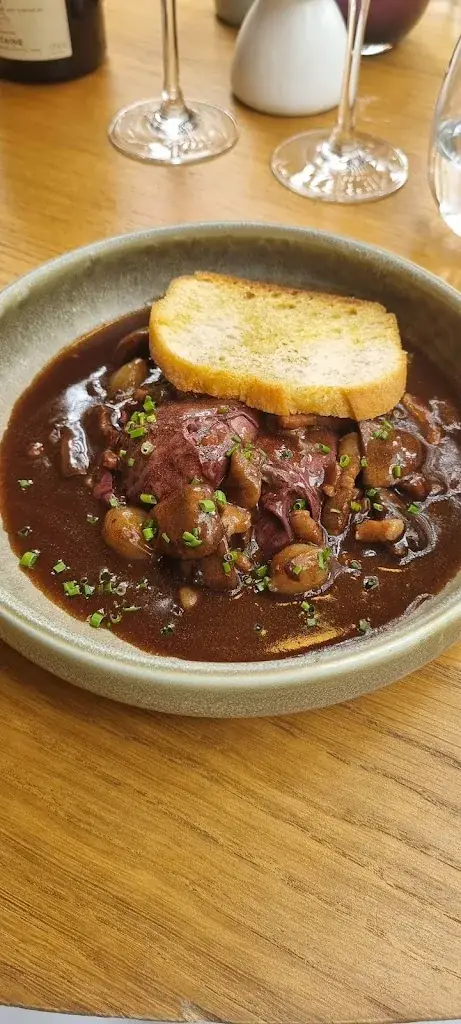 Caroline Williams_BISTROT DES GRANDS CRUS_Chablis_review