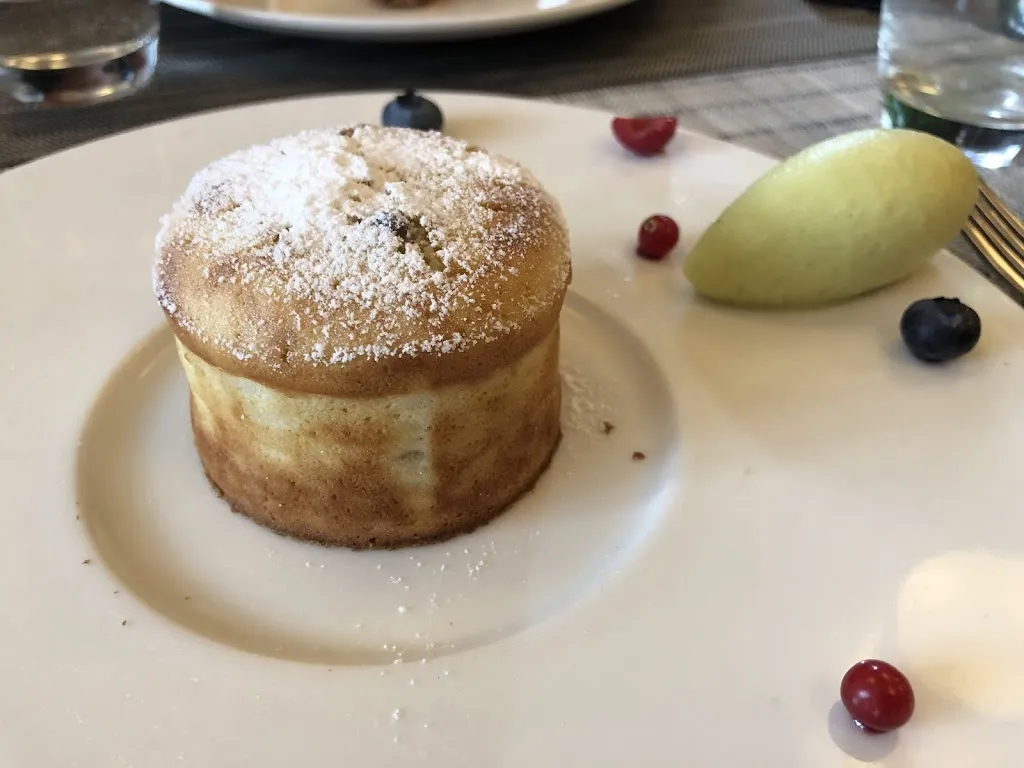 Les Trois Bourgeons_Chablis_slider_image_2