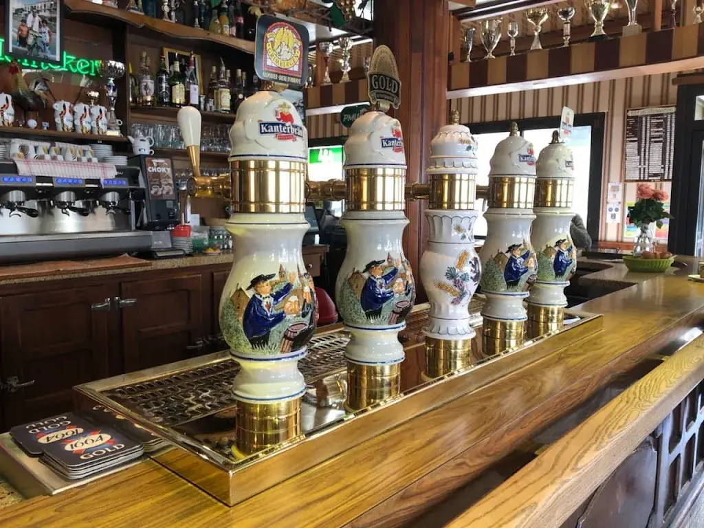 Café La Chablisienne restaurant in Chablis