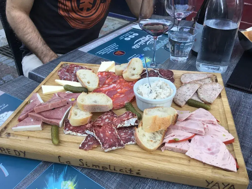 M & M_La simplicité_Nevers_review