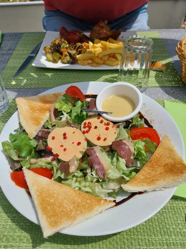 Céline Tapenga_LA PROMENADE_Sermoise-sur-Loire_review