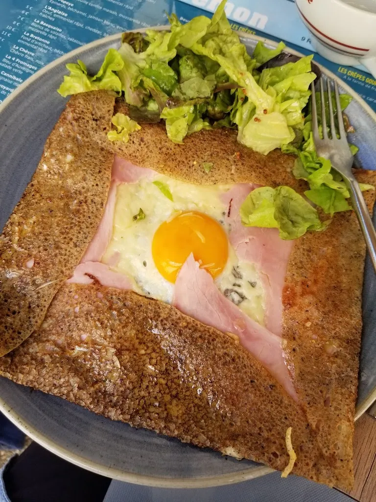 Maria Bremberg_Crêperie Le Goémon_Nevers_review