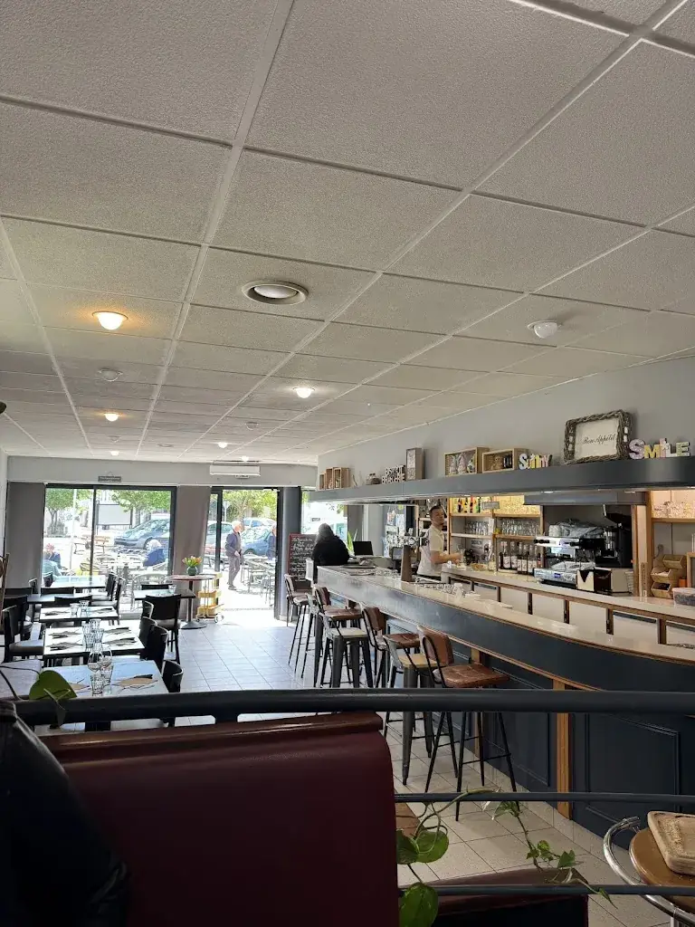 Bistro de la Place Restaurant in Champs-sur-Yonne