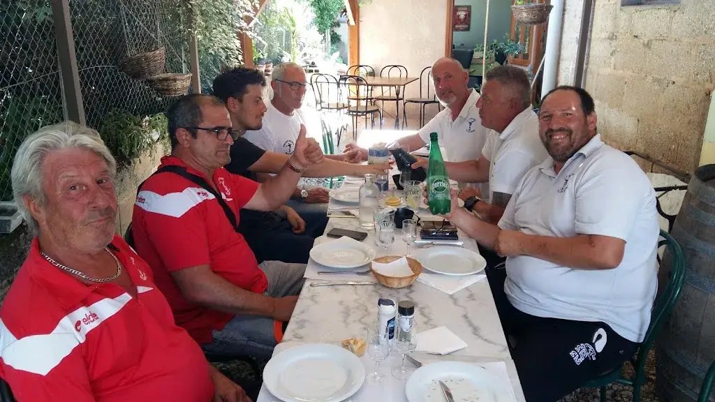 Le Champicaunais Restaurant in Champs-sur-Yonne