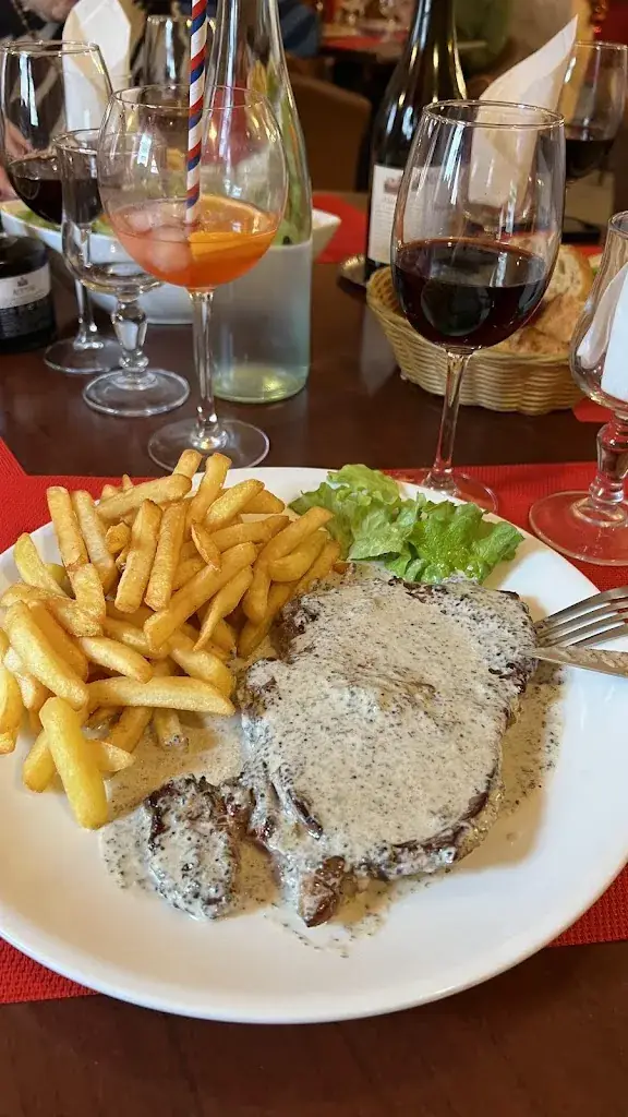 Lilya_Toque Blanche La_Louhans_review