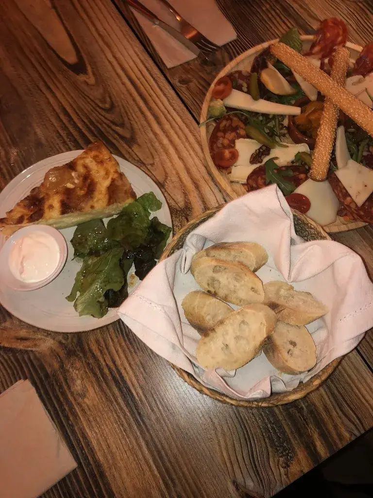 Leeloo Zaccaro_Basta Cosi_Aubenas_review