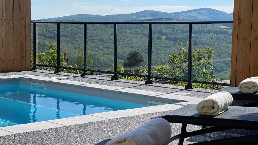 Logis Hôtel Au Vieux Morvan, au cœur de la Bourgogne, Piscine & Spa, Hôtel Climatisé ristorante a (Ville)