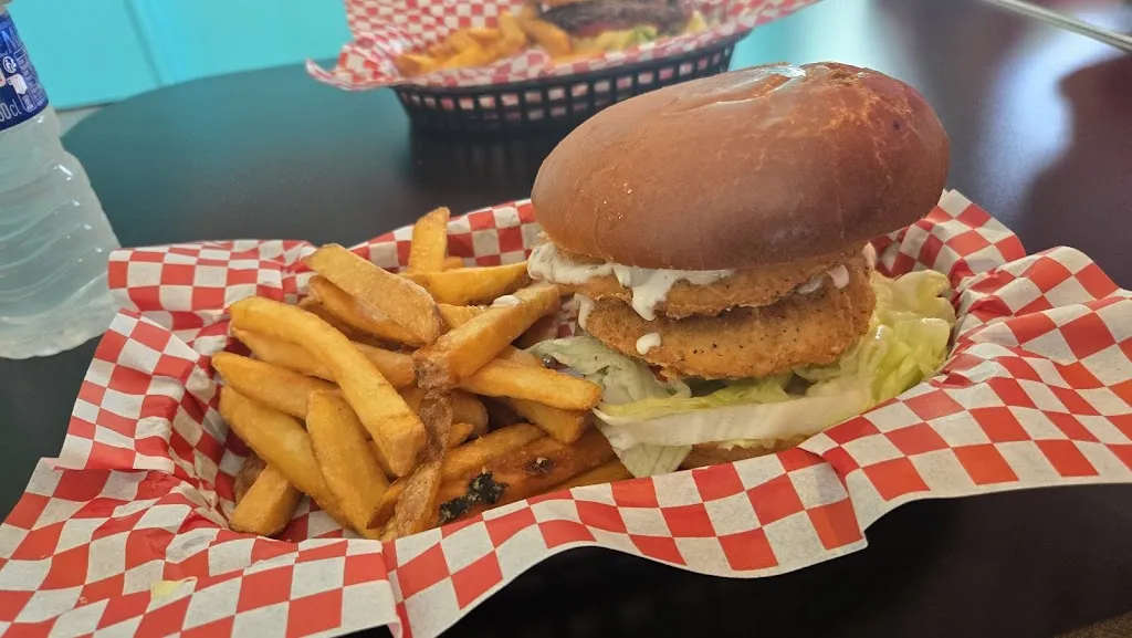 Angie's Burger_(Ville)_slider_image_1