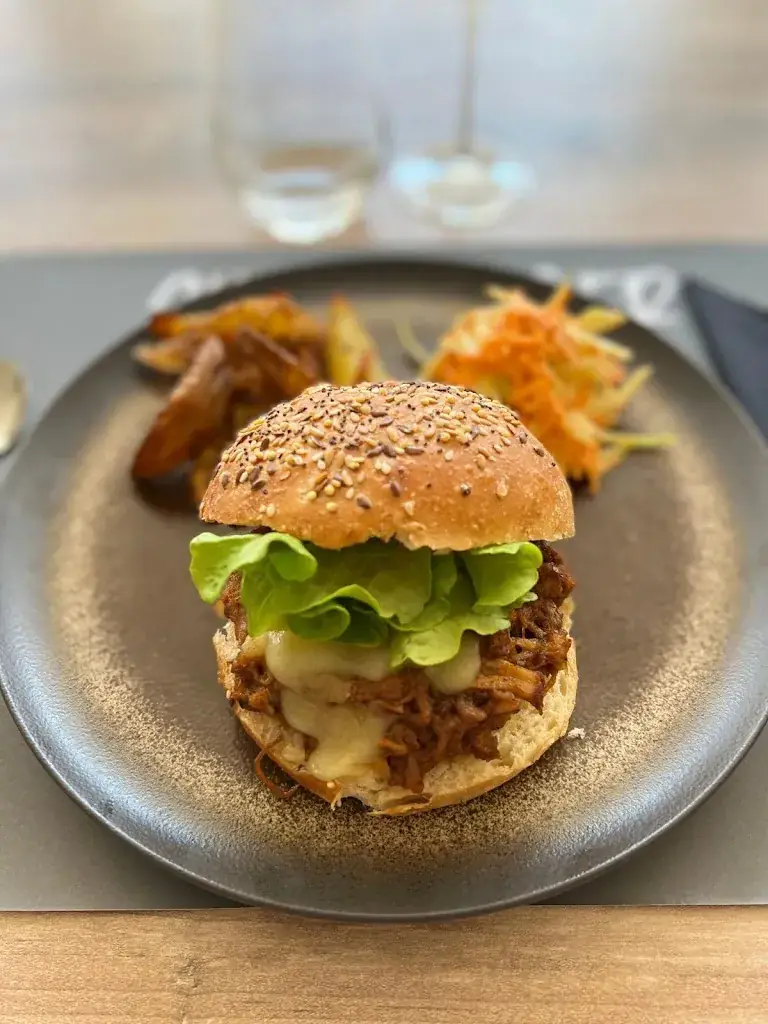 CHEZ ROGER_Charolles_slider_image_2