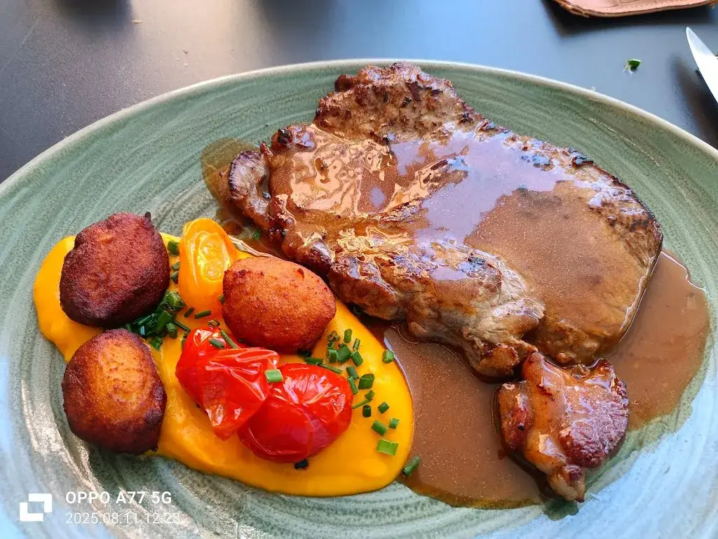 Le Charolles_Charolles_slider_image_3