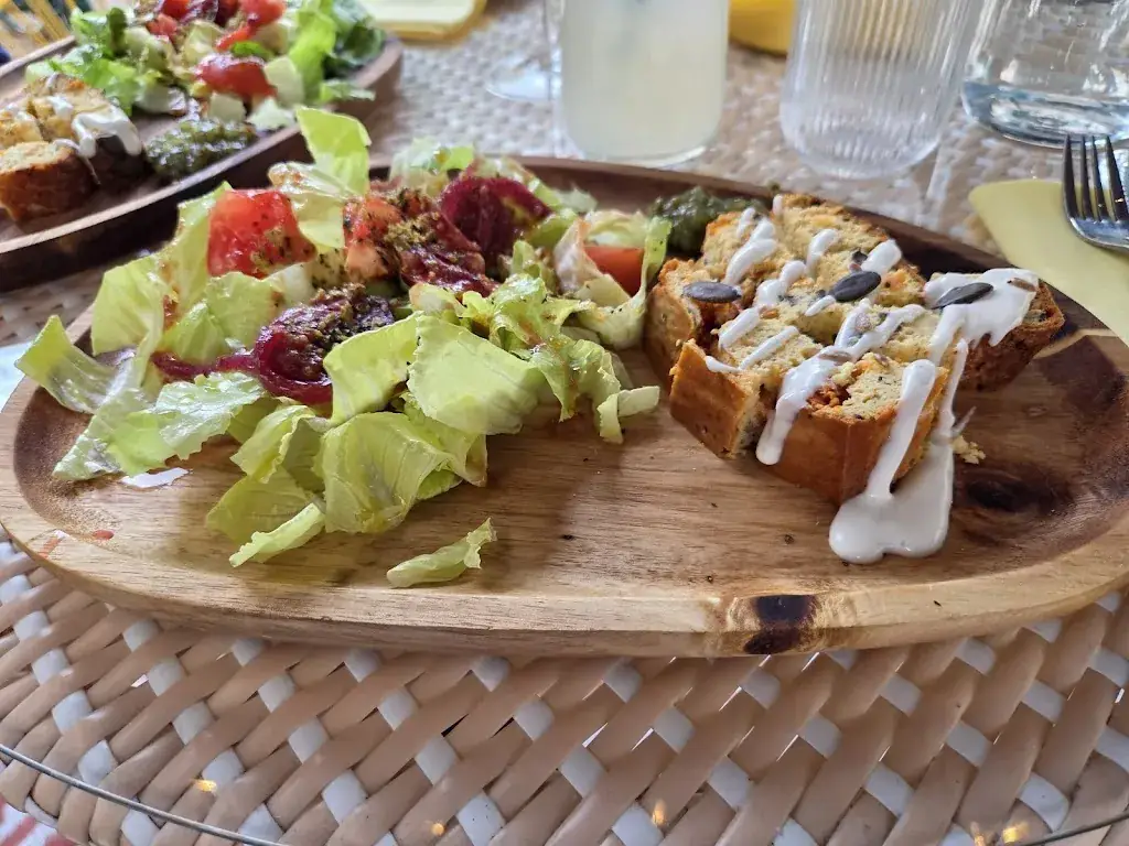 Florence MOALIC_Bonne Maison : épicerie fine, bar-terrasse, caviste, idées cadeaux_Charolles_review